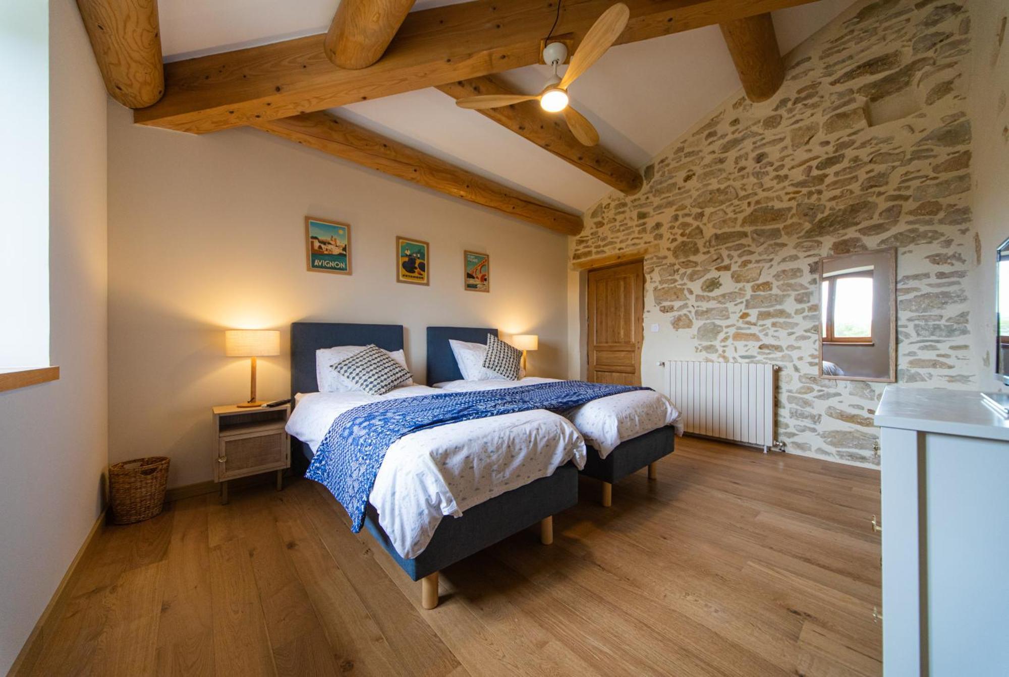 Les Yourtes De Provence Bed & Breakfast Saint-Paulet-de-Caisson Bilik gambar